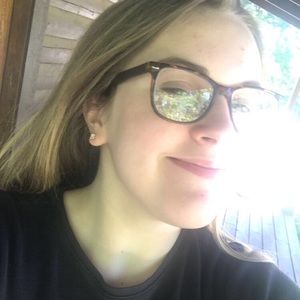 Meet your Posher, Madeline